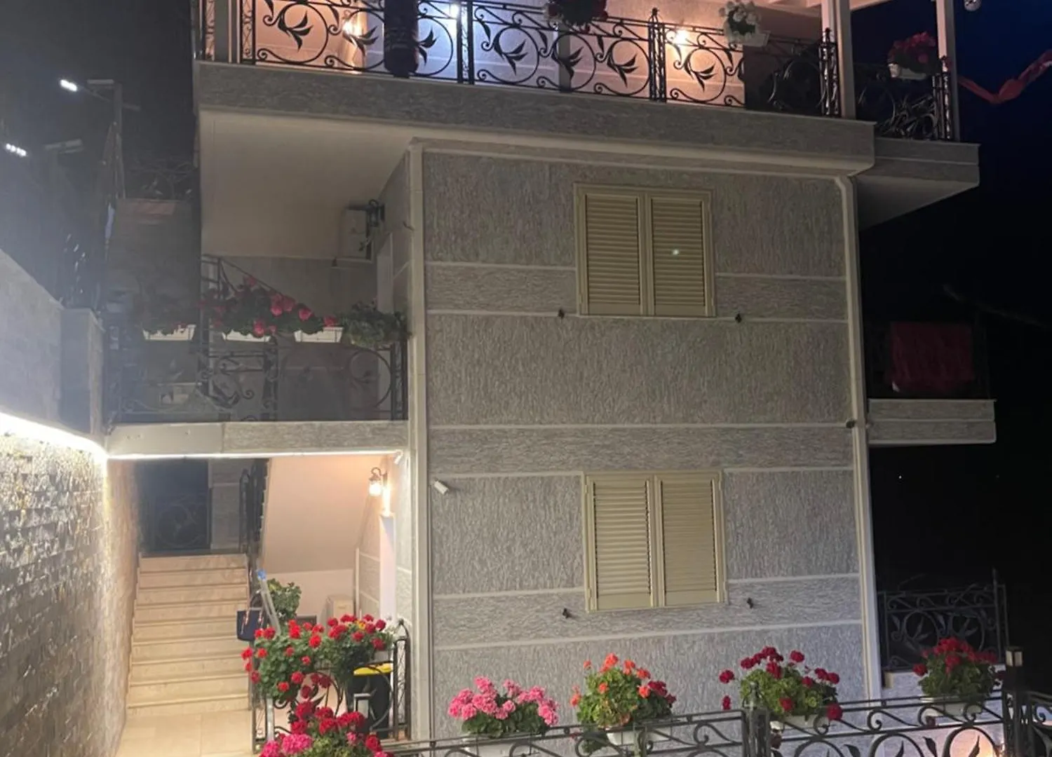 Villa Alvi Vlorë 0*,